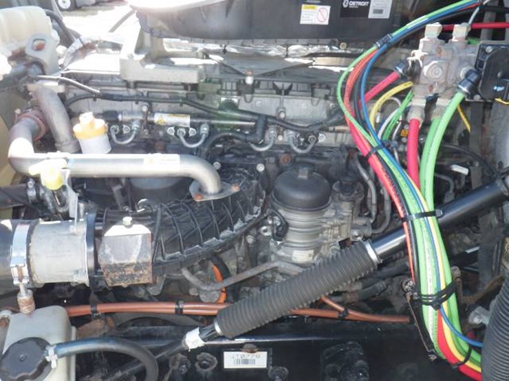 2018-freightliner-cascadia-126-image-13