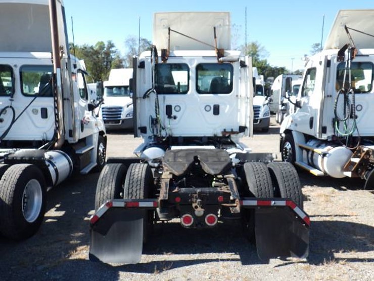 2017-freightliner-cascadia-113-image-5