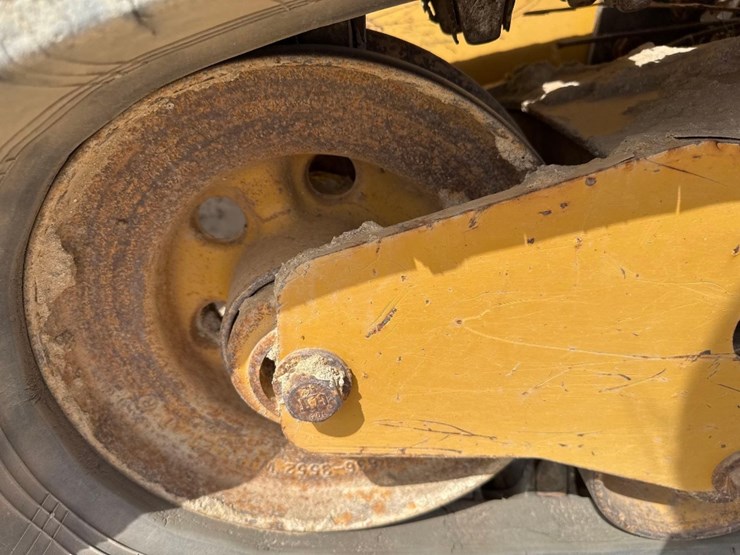 2020-caterpillar-259d3-image-10