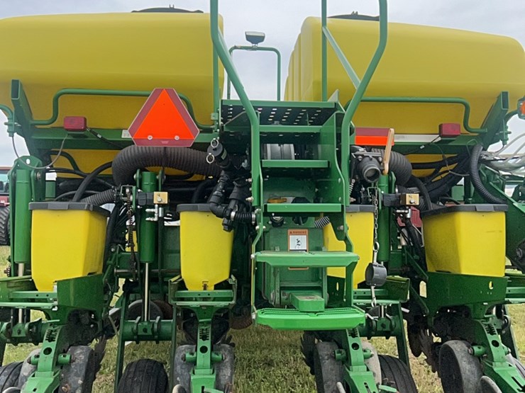 john-deere-16-image-40