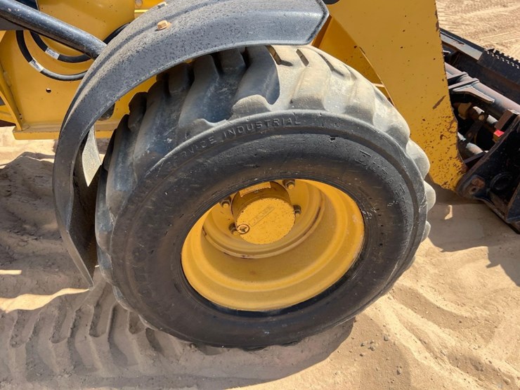 2018-caterpillar-903d-image-12