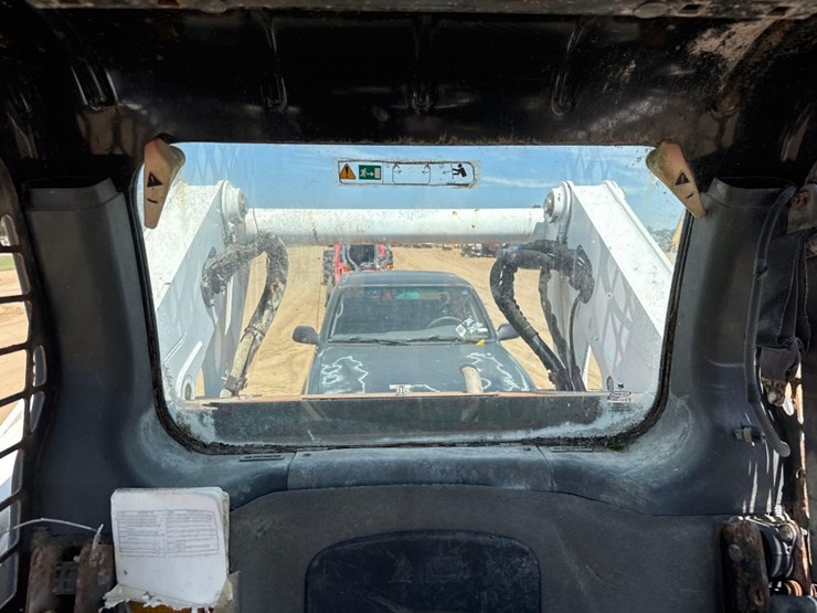 2012-bobcat-s850-image-29