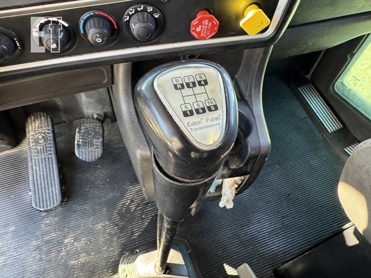 2011-kenworth-t800-image-32
