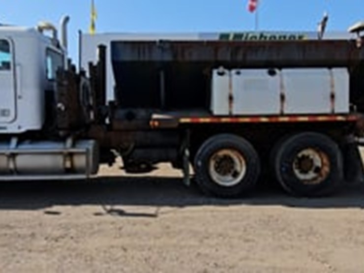 2002-freightliner-fld112-image-5