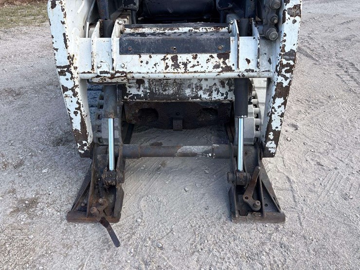 2012-bobcat-t110-image-6