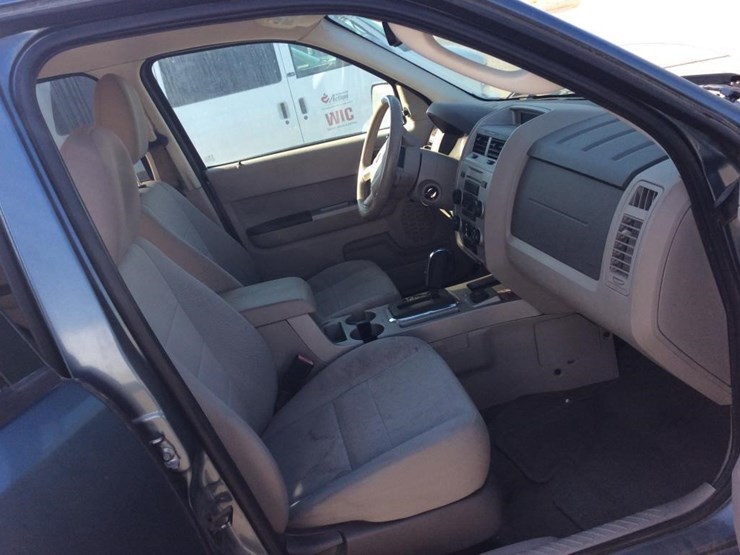 2011-ford-escape-image-12
