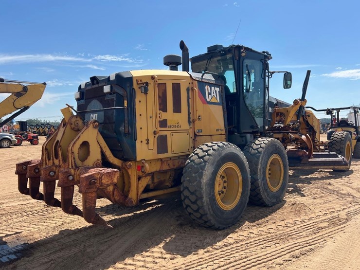 caterpillar-120-image-4