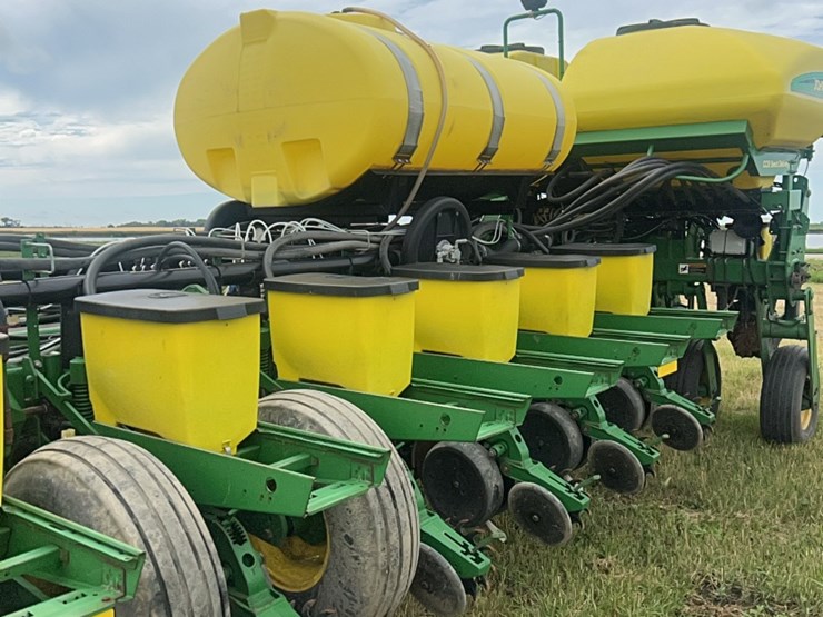 john-deere-16-image-5
