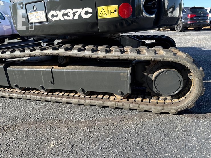 2024-case-cx37c-image-11