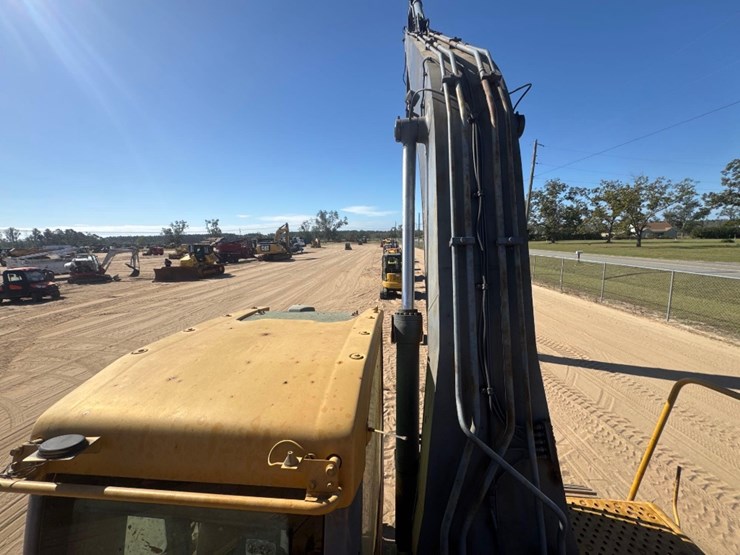 volvo-ec240cl-image-20