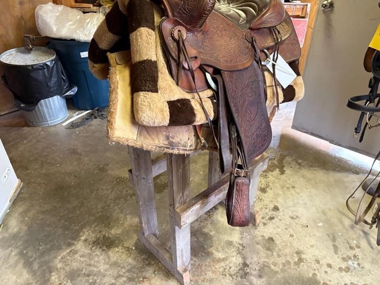 western-saddle-&-riding-chaps-image-4