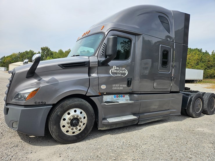 2019-freightliner-cascadia-126-image-3