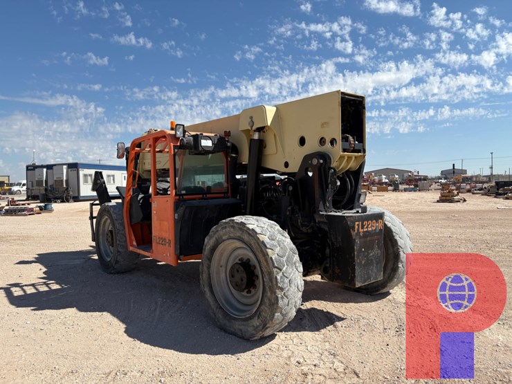 2015-jlg-g12-55a-image-5