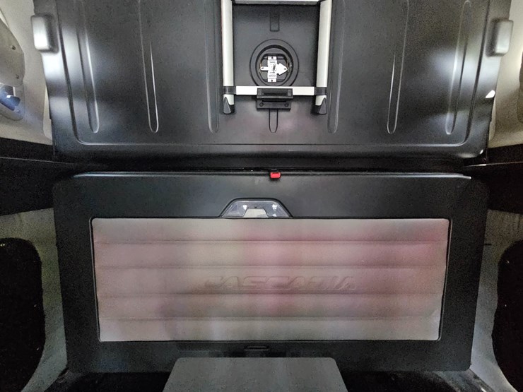 2019-freightliner-cascadia-126-image-71