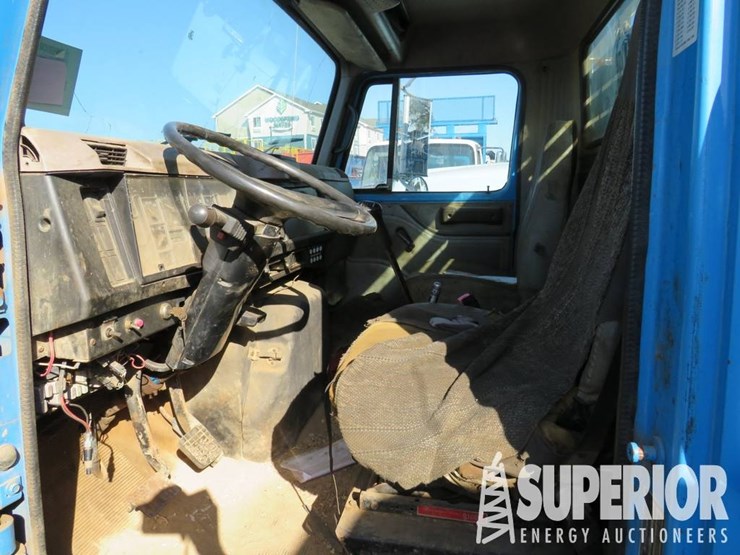 international-4900-image-6