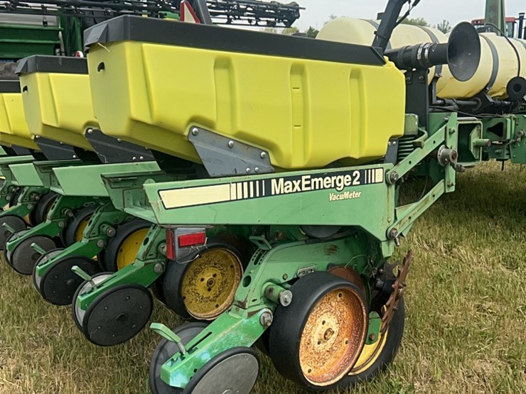 john-deere-7200-image-32