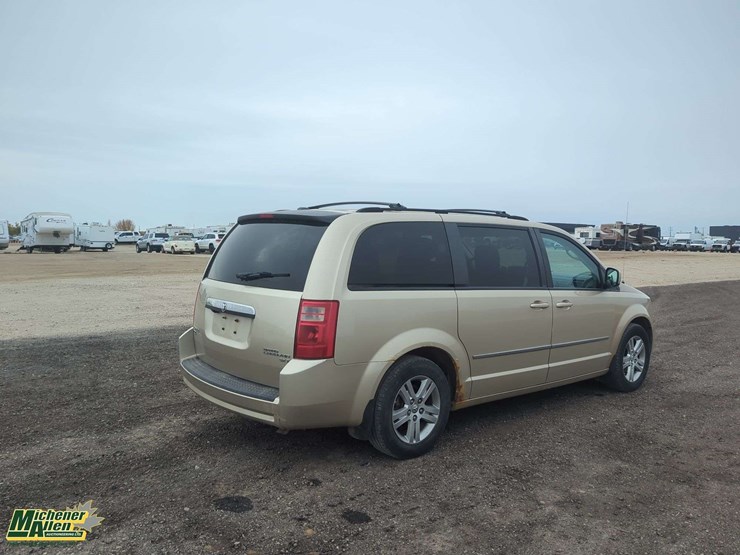 2010-dodge-grand-caravan-sxt-image-4