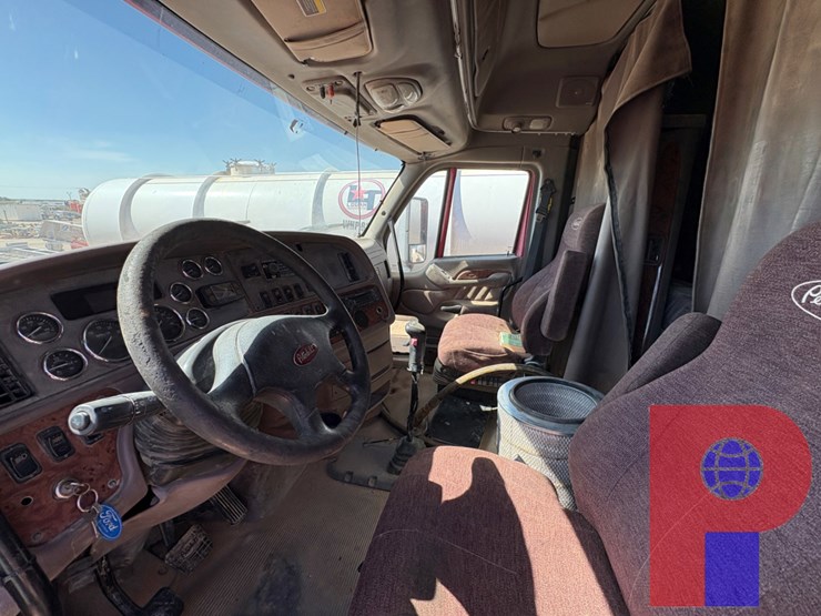 2012-peterbilt-587-image-5