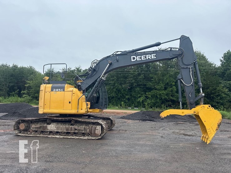 2021-deere-245g-lc-image-2