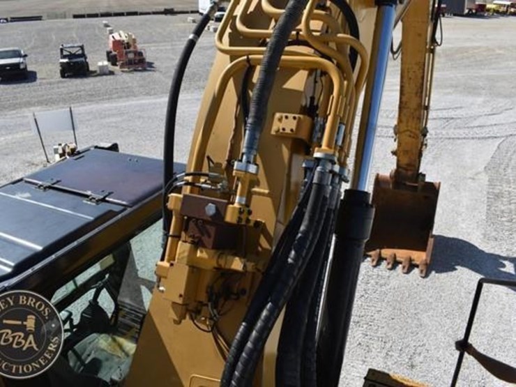 2015-caterpillar-328d-lcr-image-76