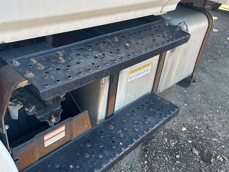 2019-hino-268-image-14
