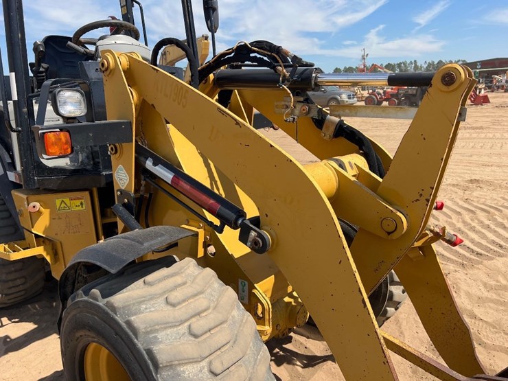 2018-caterpillar-903d-image-24