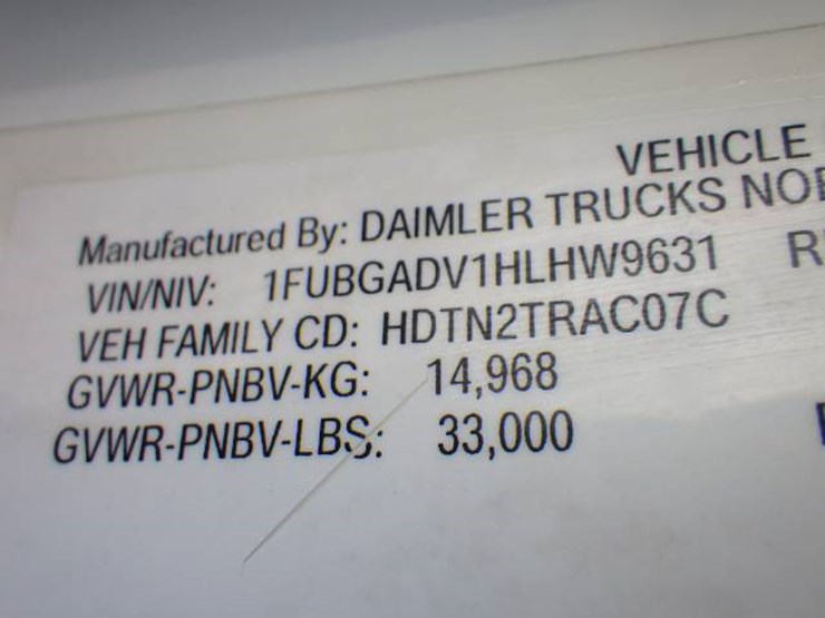 2017-freightliner-cascadia-113-image-10