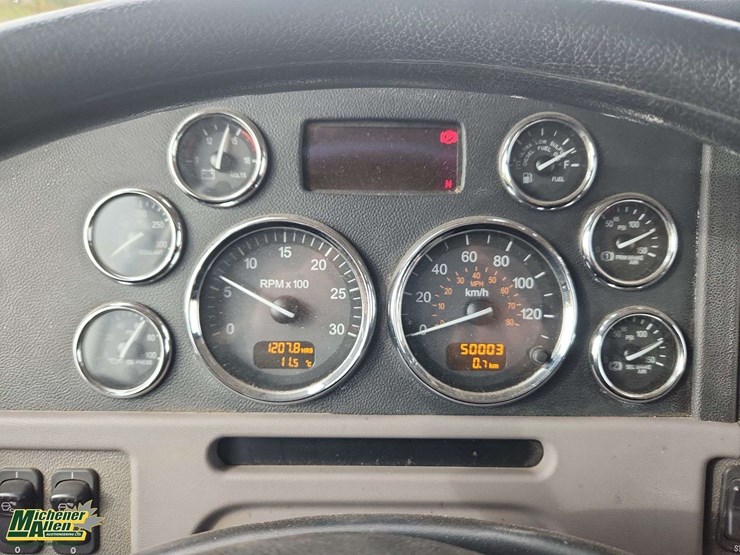 2014-peterbilt-384-image-19
