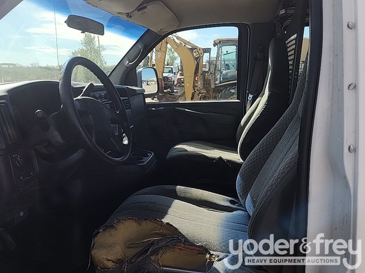 2006-gmc-savana-g2500-image-12
