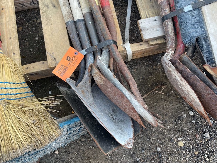 #1905-•-lot-of-(6)-hand-tools-image-2