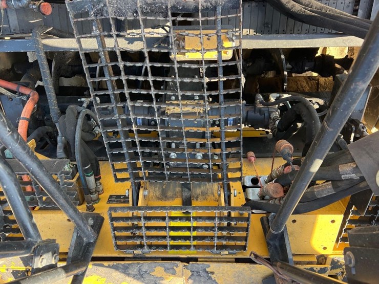2017-caterpillar-ap-555f-image-30
