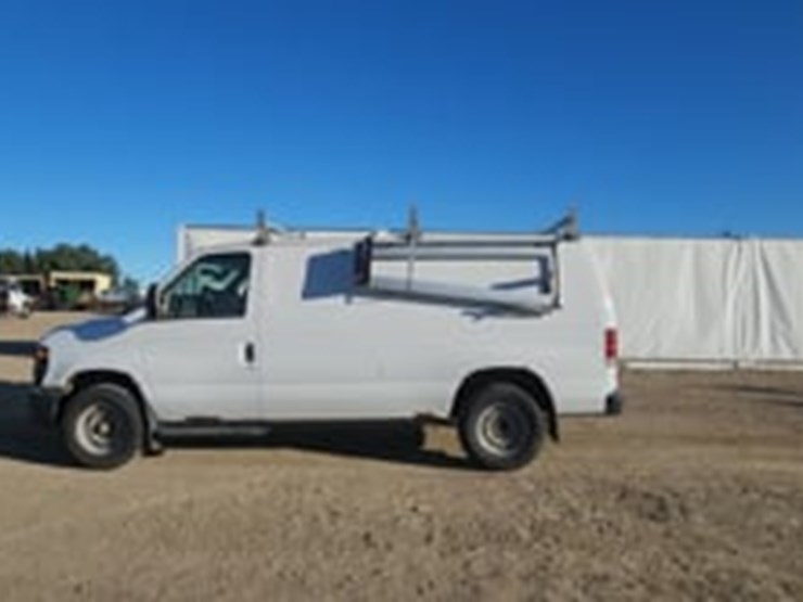 2012-ford-cargo-image-5