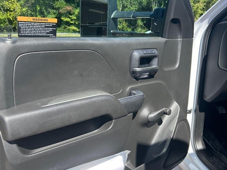 2023-chevrolet-silverado-6500hd-image-28