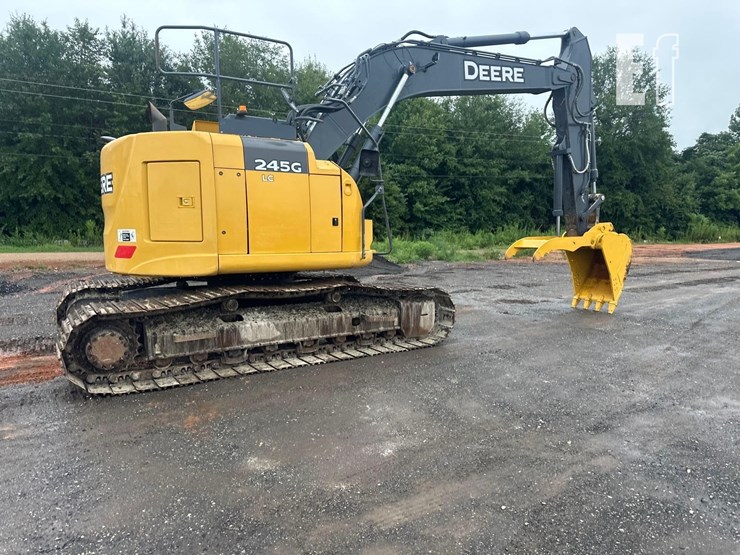 2021-deere-245g-lc-image-3