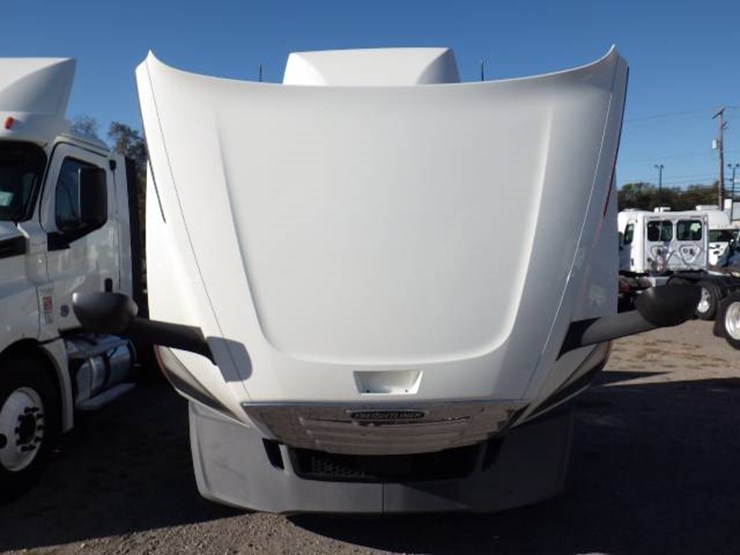 2018-freightliner-cascadia-126-image-14