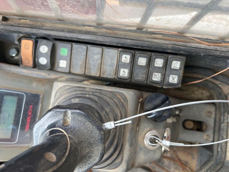 2019-takeuchi-tl8-image-29