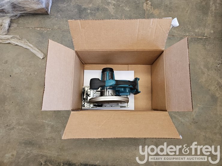 makita-18v-lxt-6.5"-circular-saw,-xss02z-(1yr-factory-warranty)-image-1