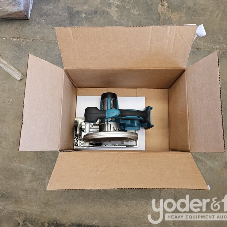 Makita 18V LXT 6.5" Circular Saw, XSS02Z (1Yr Factory Warranty)