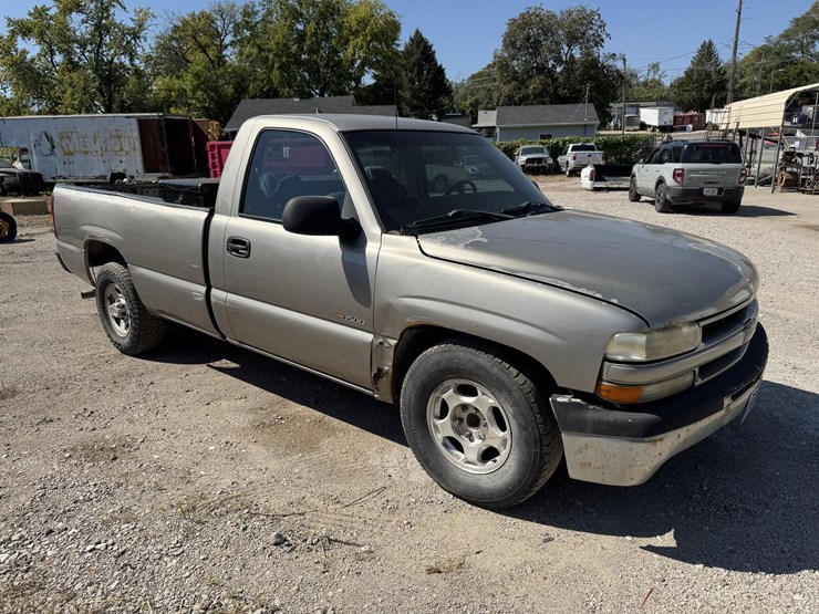 2002-chevrolet-silverado-1500-image-2
