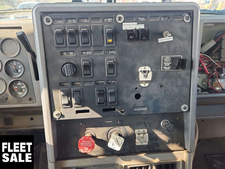 1995-mack-ch613-image-24
