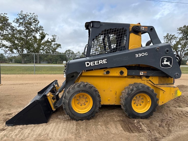 2022-deere-330g-image-1