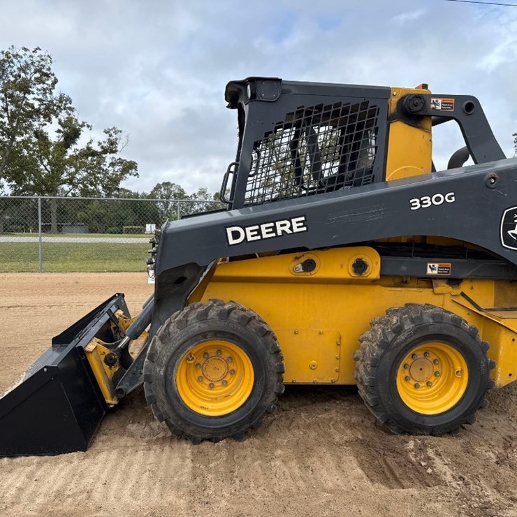 2022 DEERE 330G
