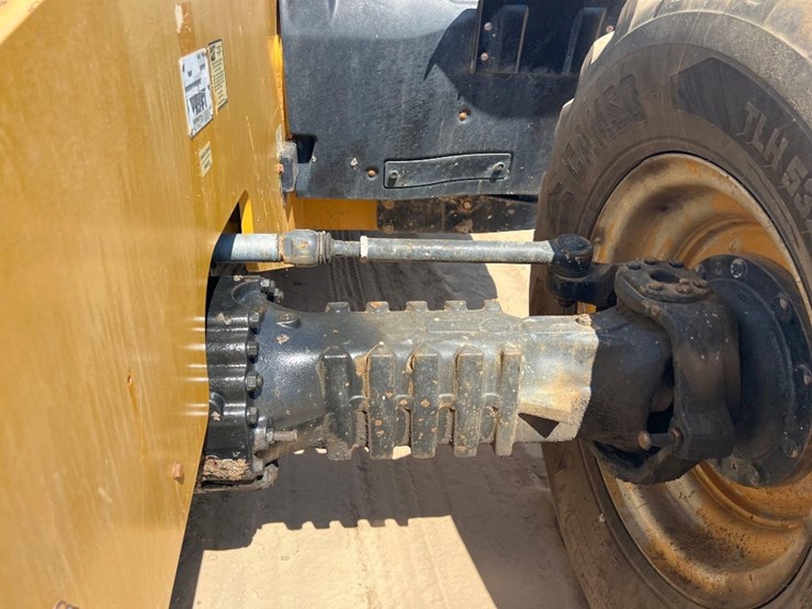 2018-caterpillar-tl1055d-image-13