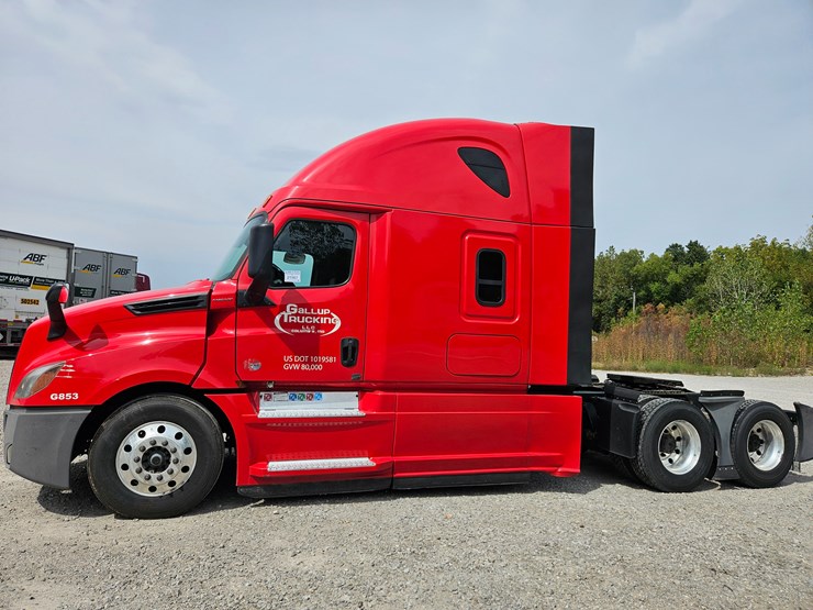 2019-freightliner-cascadia-126-image-5