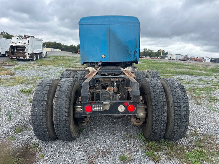 1996-mack-ch613-image-4