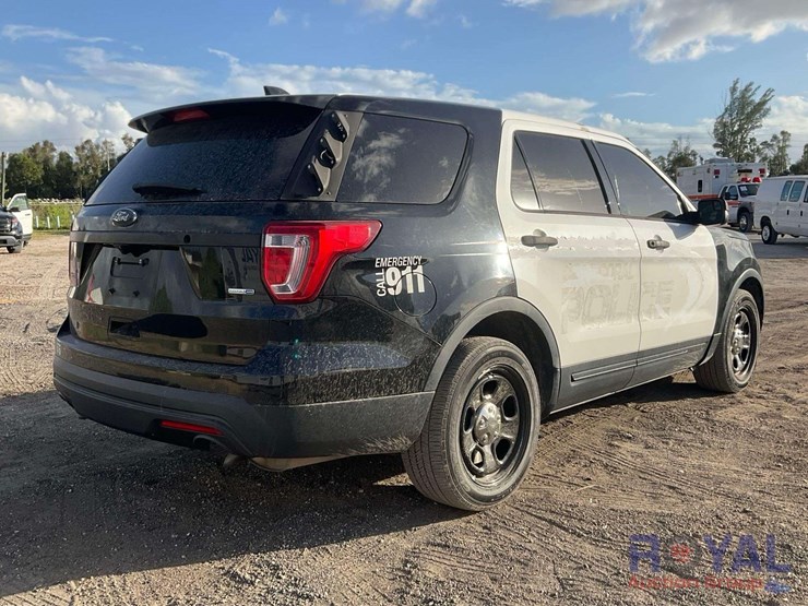 2016-ford-explorer-image-4