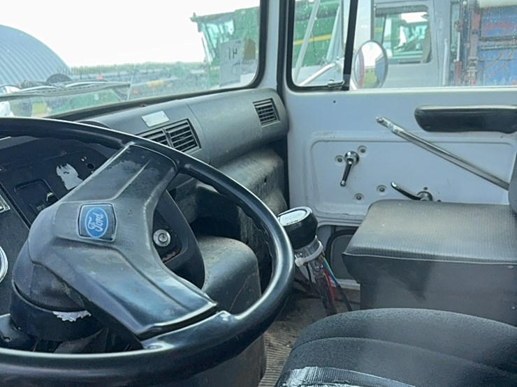 1995-ford-l9000-image-35