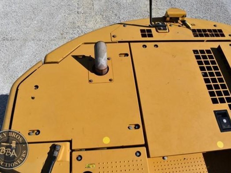2015-caterpillar-328d-lcr-image-74