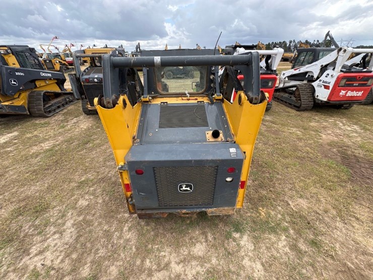 deere-317g-image-4
