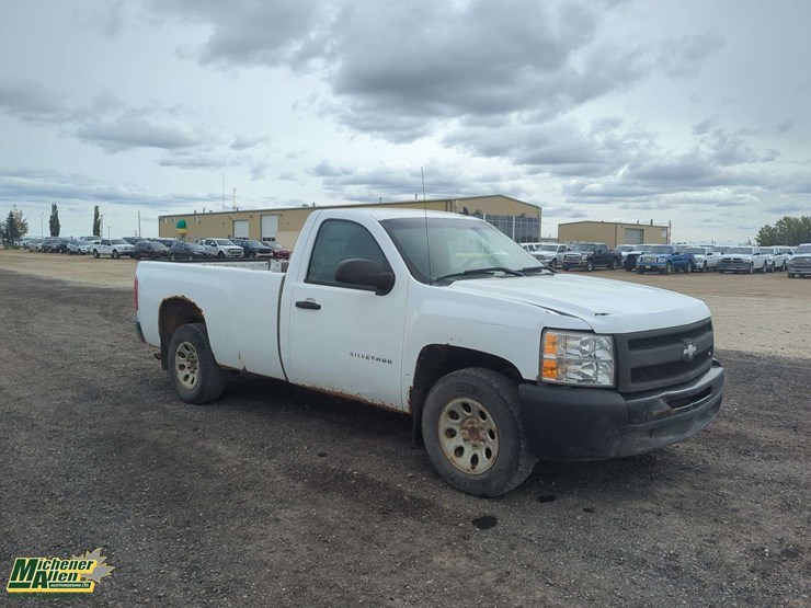 2012-chevrolet-silverado-1500-image-2